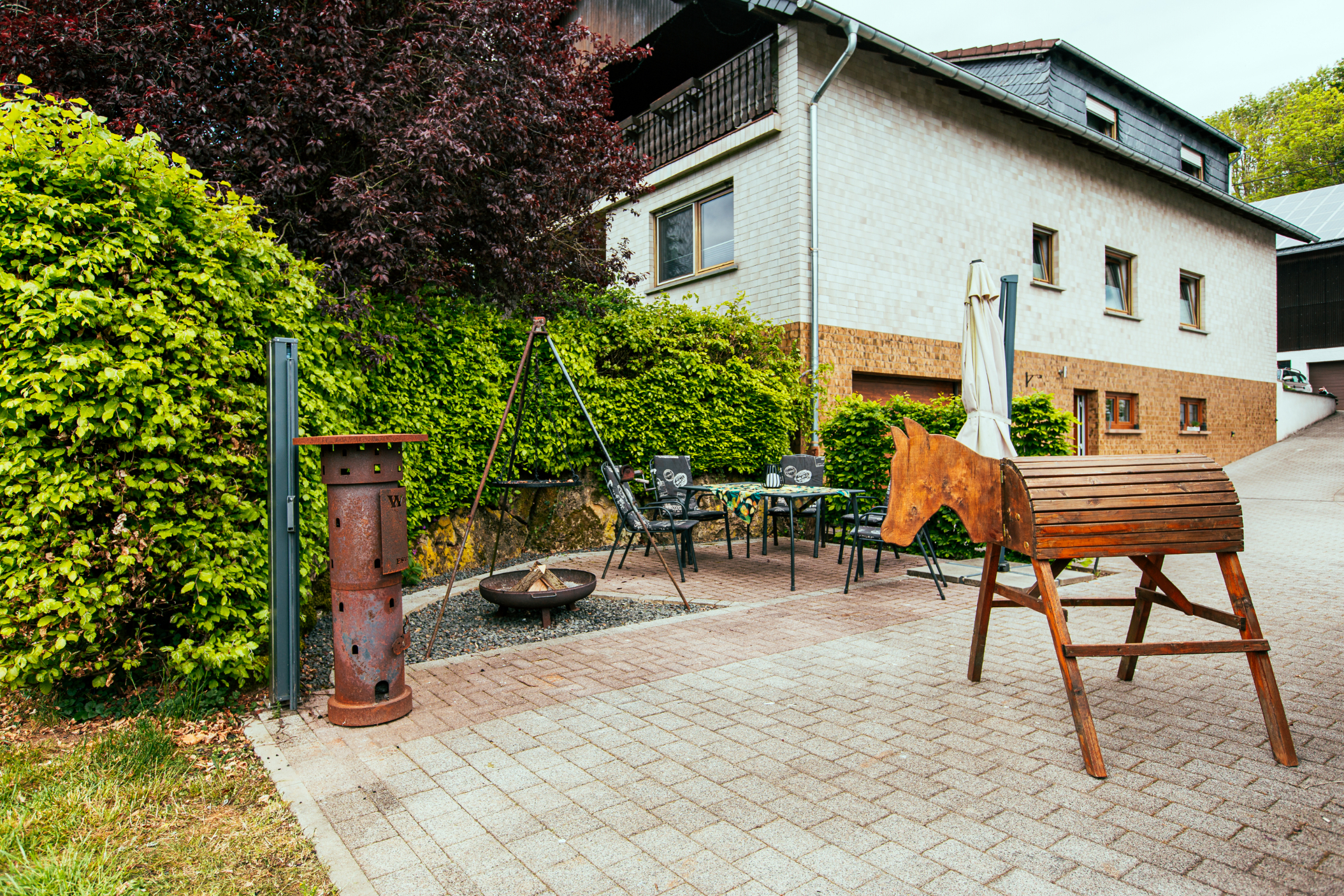 Ferienwohnung, Eifel, Urlaub, Garten, Pferd, Grillecke